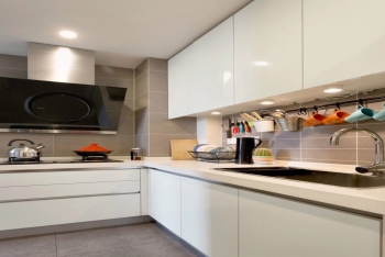 2024整體櫥柜定制怎么做？如何避免廚房定制櫥柜使用周期變短？