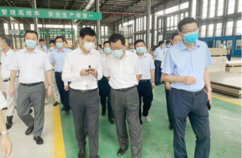 銅陵市市委書記、樅陽縣委書記、縣委常委等一行人蒞臨歐蒂尼樅陽生產(chǎn)基地